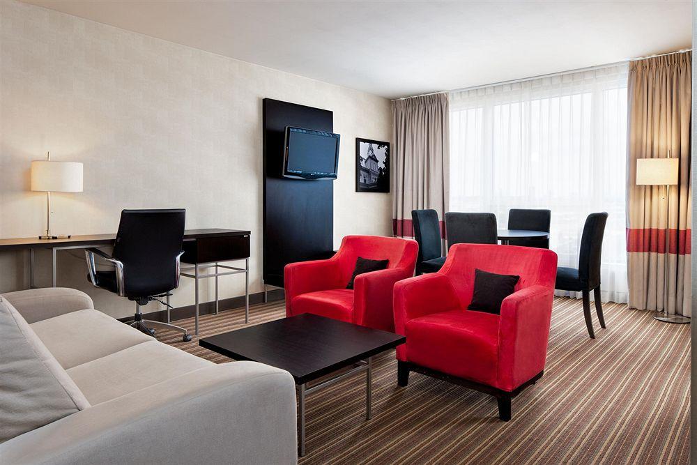 Four Points By Sheraton Levis Convention Centre Exterior foto